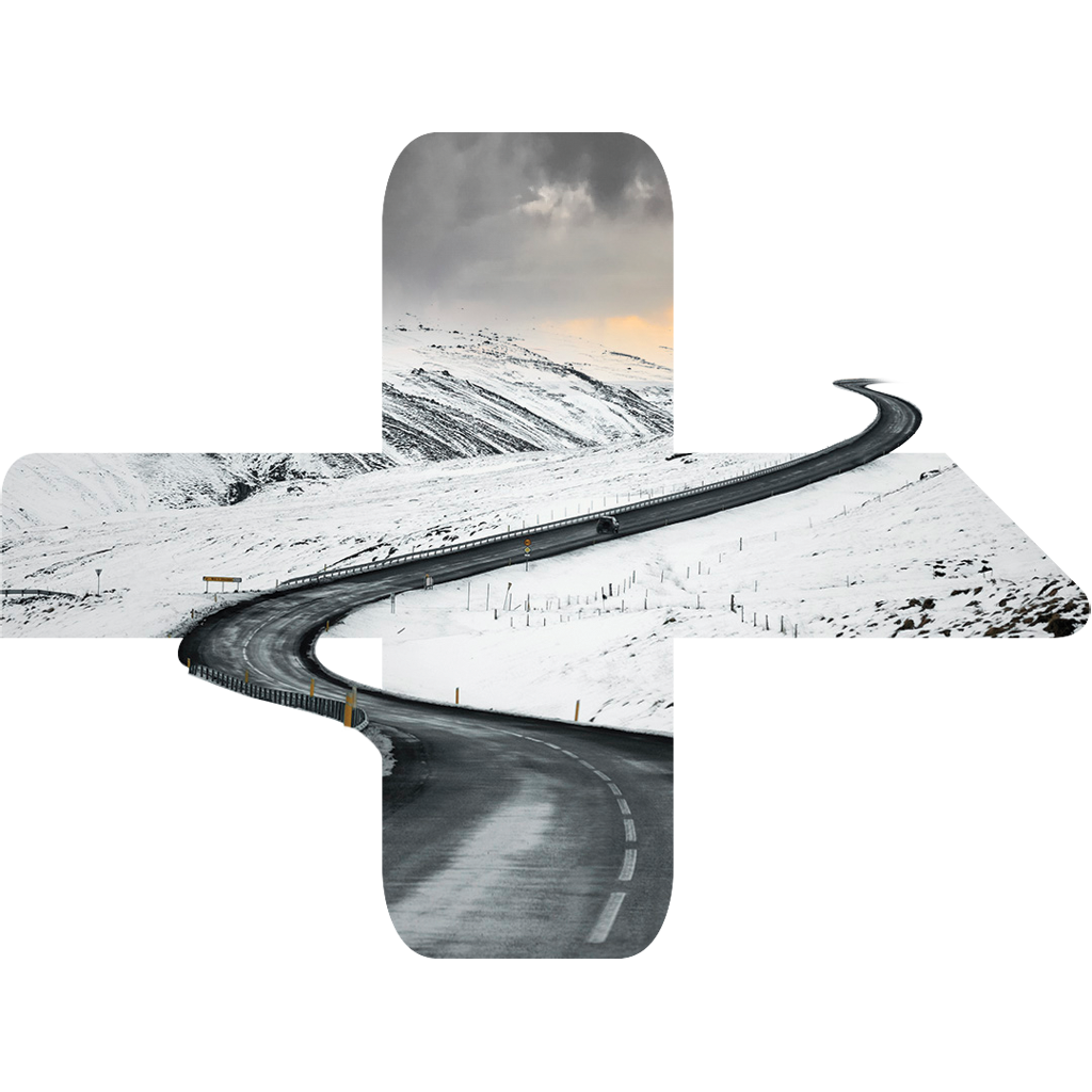 Route à travers un paysage enneigé.